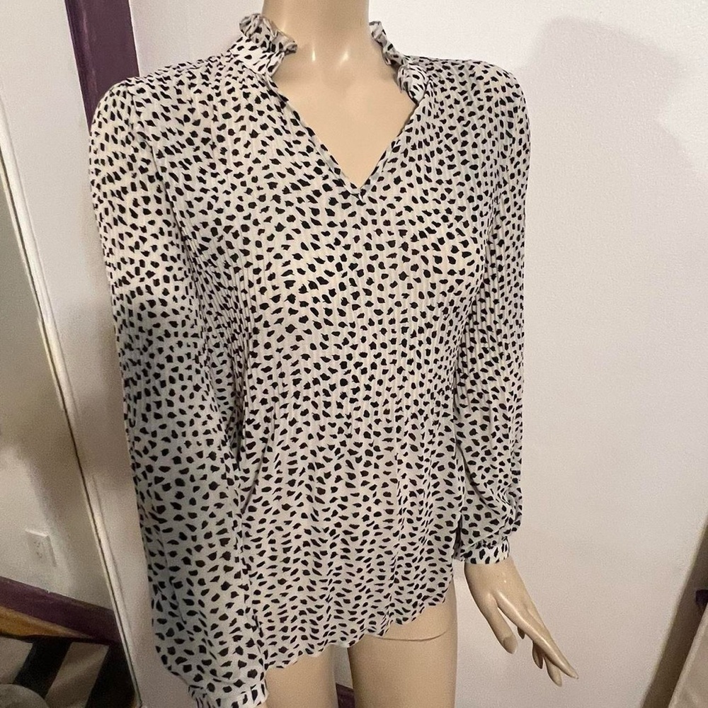 Elegant Black and White Patterned Women's Top